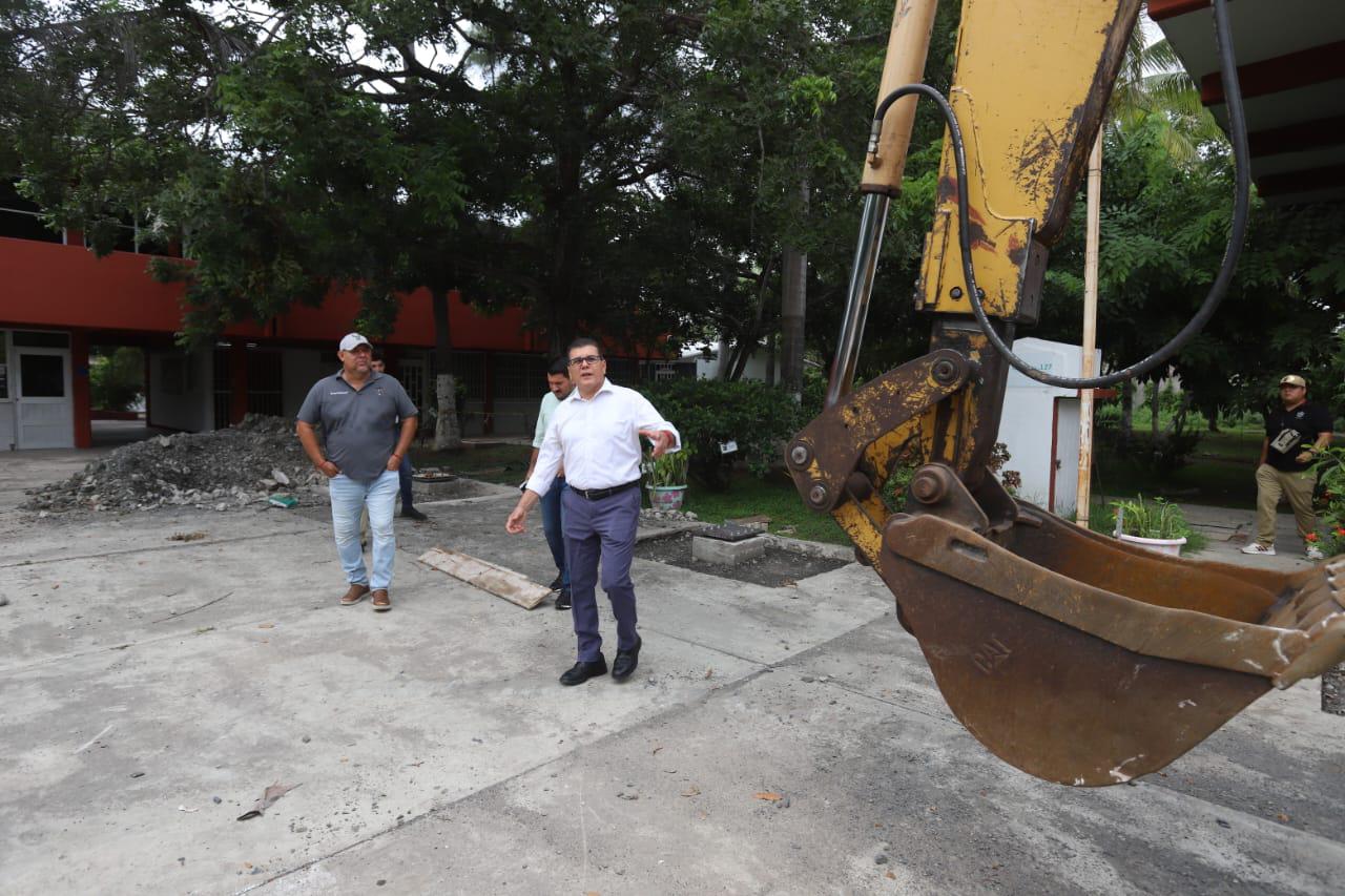 $!Concluirá en 15 días construcción de techumbre en CETis 127, en Mazatlán