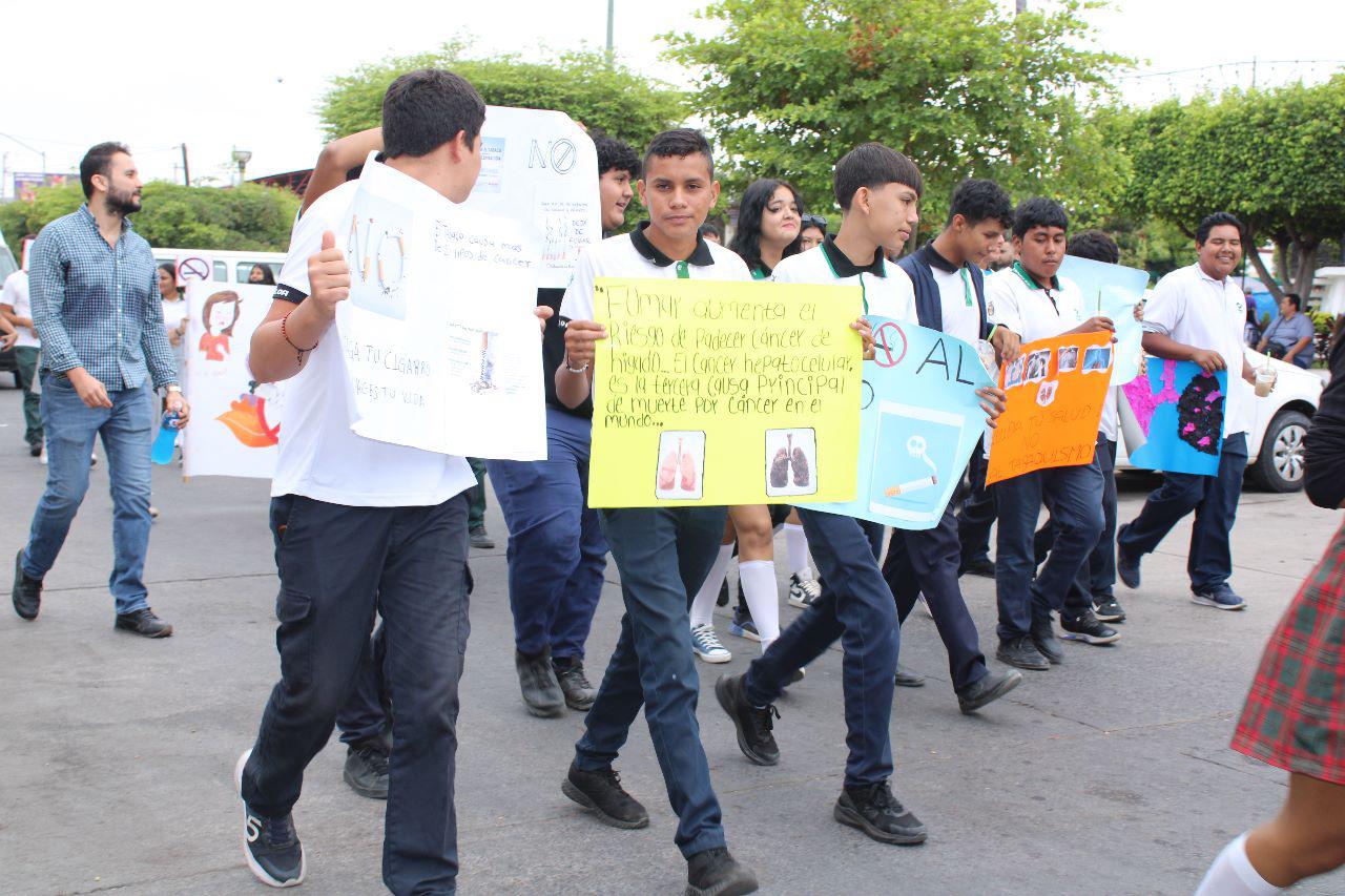 $!Marchan en Escuinapa para concientizar sobre los efectos del tabaco