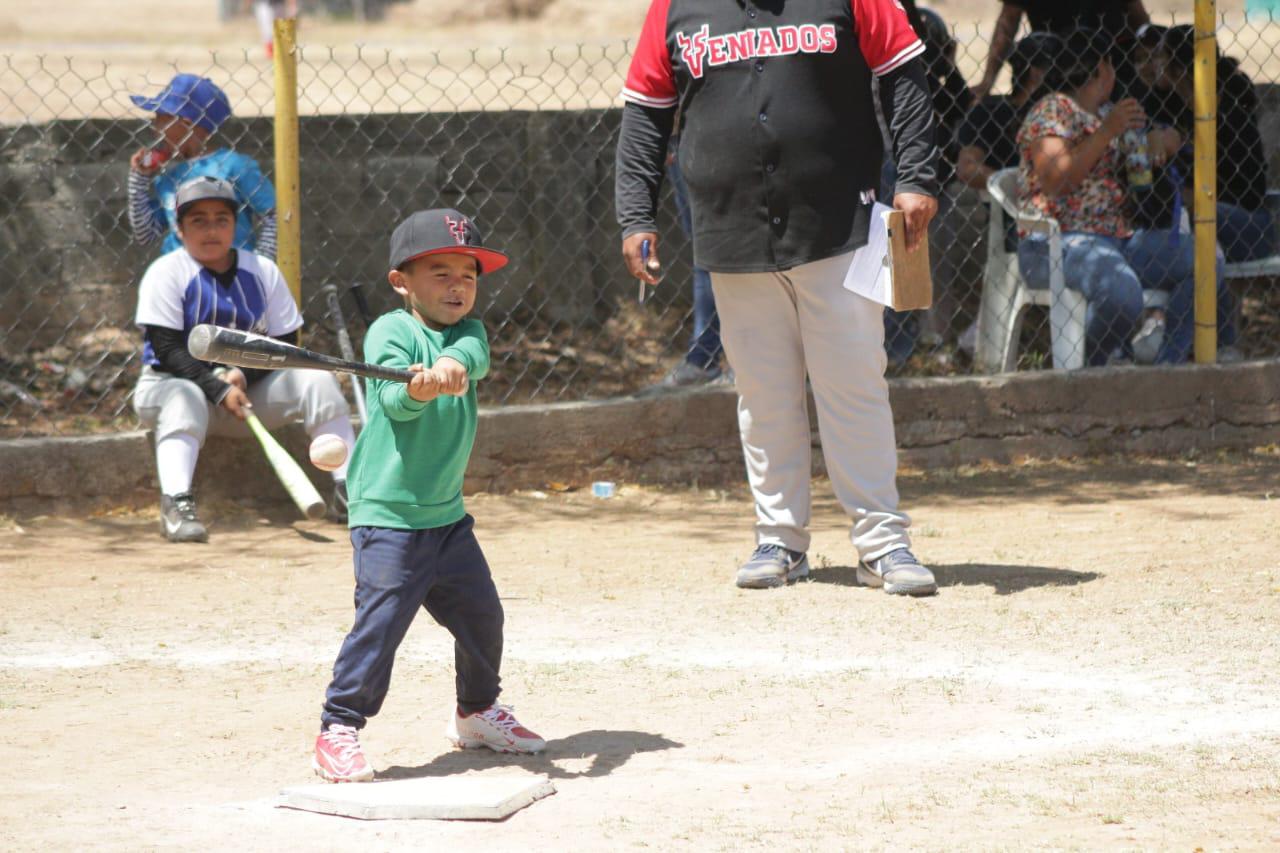 $!Emocionantes juegos viven en Liga de Beisbol Pelikanos