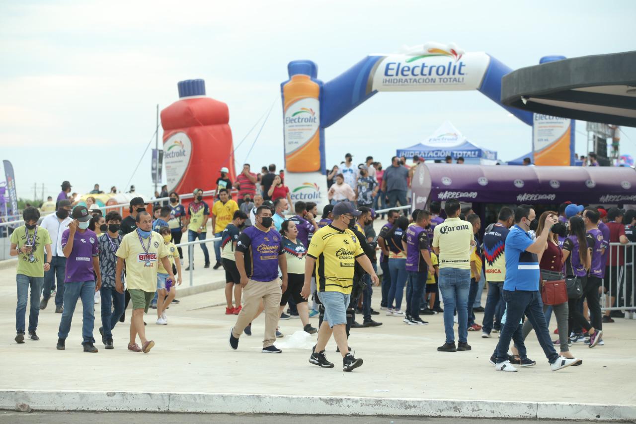 $!Invaden aficionados americanistas estadio Kraken