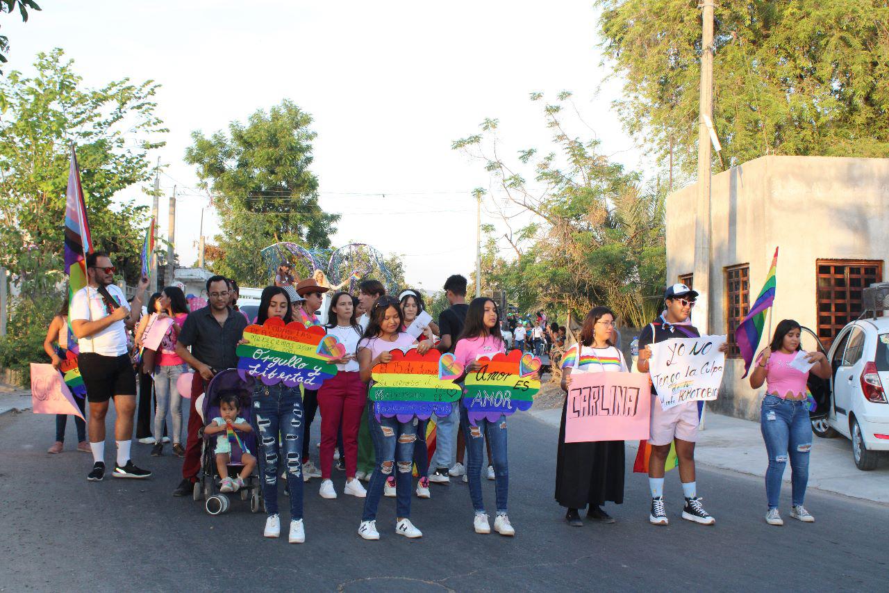 $!Marcha comunidad LGBTQ+ de Escuinapa por la justicia y los crímenes de odio