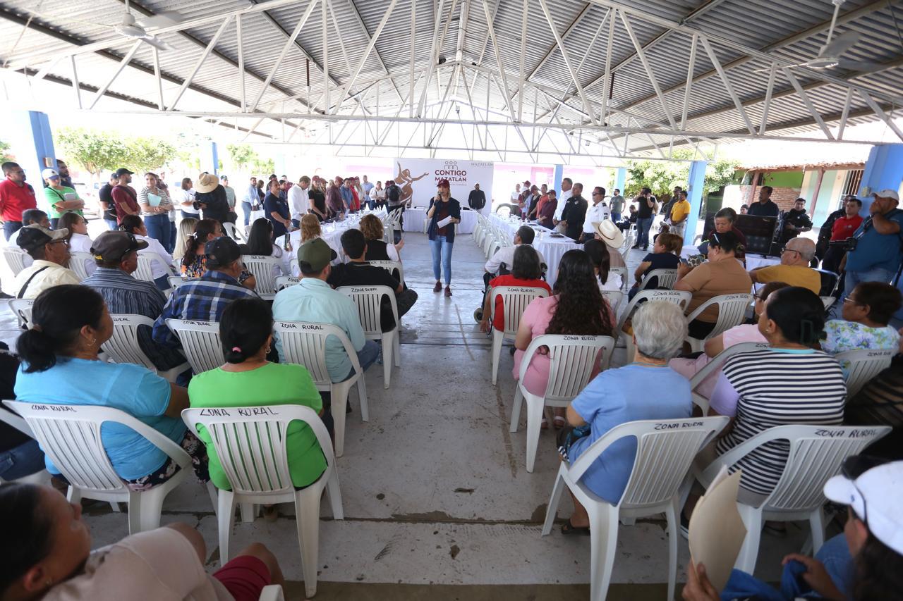 $!Presenta Estrella Palacios el programa Contigo Mazatlán, en Siqueros; ‘Seré una Presidenta de territorio, no de escritorio’, dice