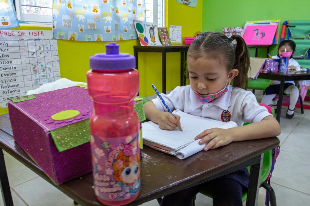 $!Nayeli atendía a los alumnos en su casa, en la Bebelama de San Lorenzo, para evitar el rezago y abandono escolar