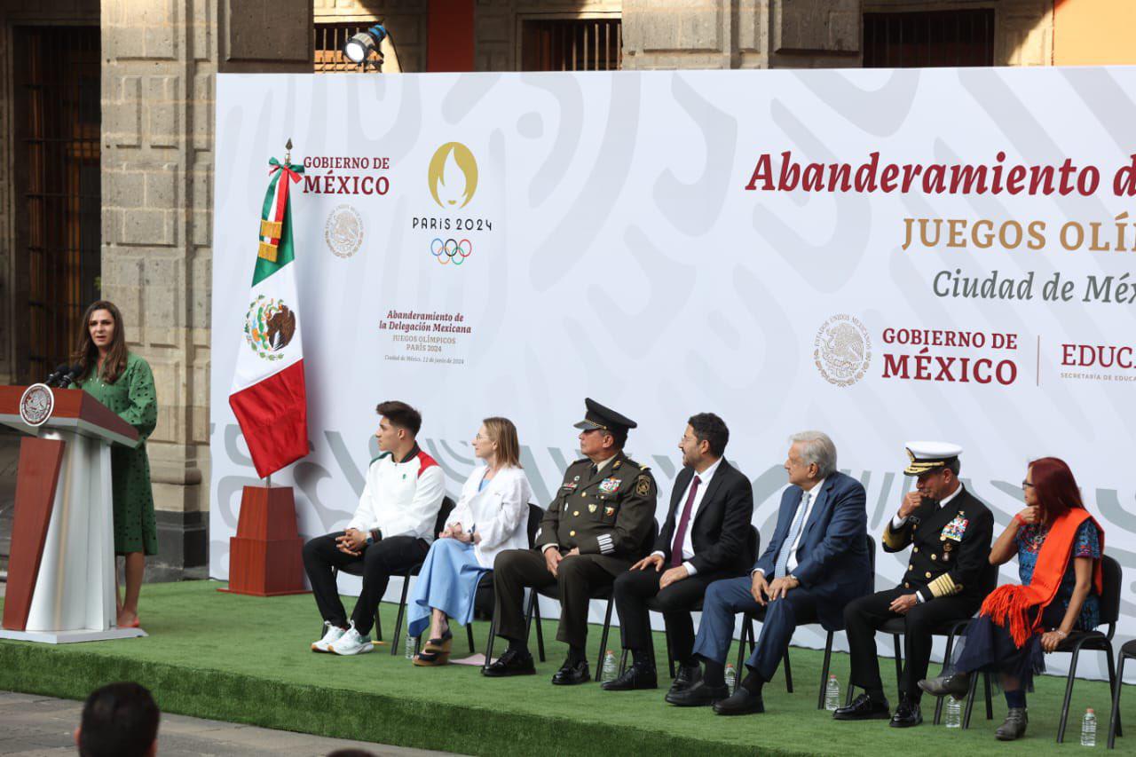 $!Abandera AMLO a delegación mexicana que participará en París 2024