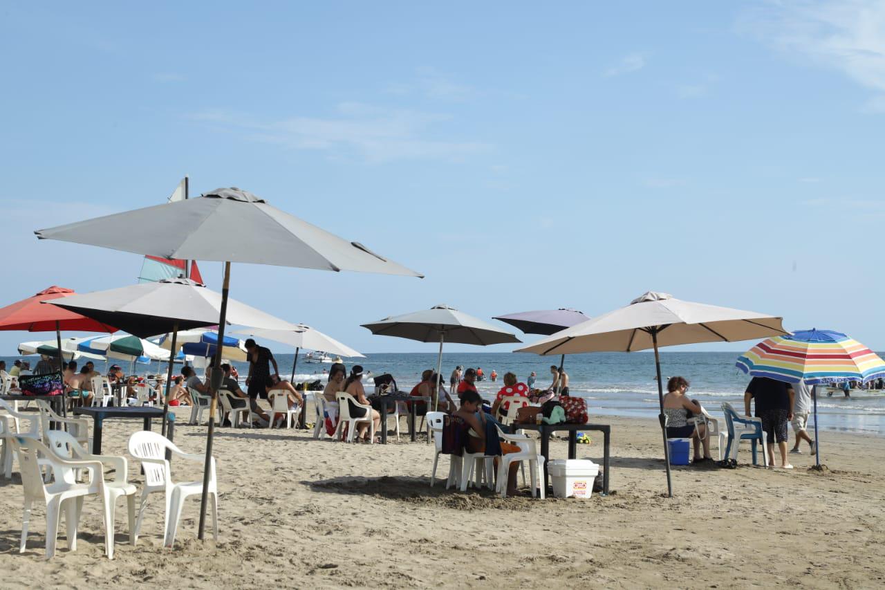 $!Regresan playas de Mazatlán a la normalidad tras periodo vacacional