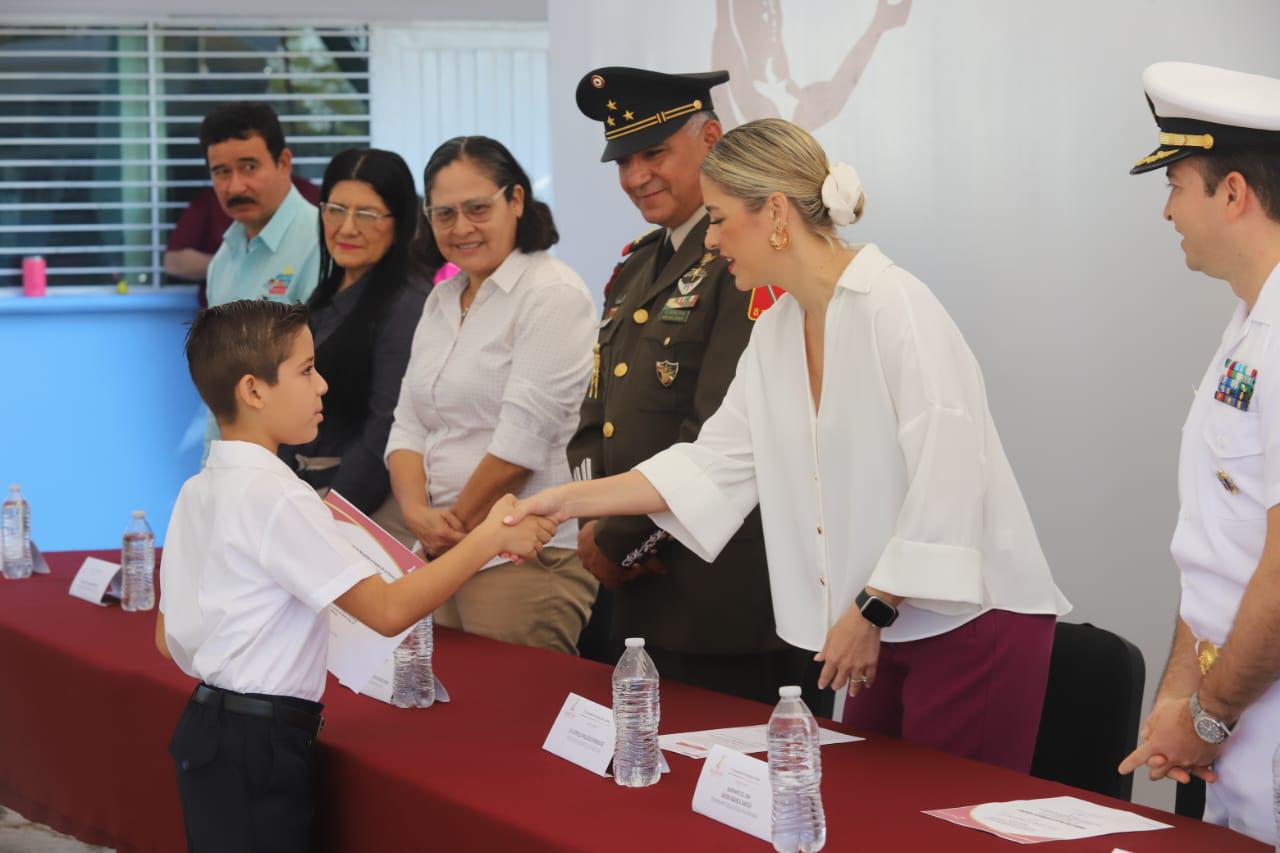 $!Celebra Estrella Palacios primer Lunes Cívico en primaria de la comunidad de Escamillas