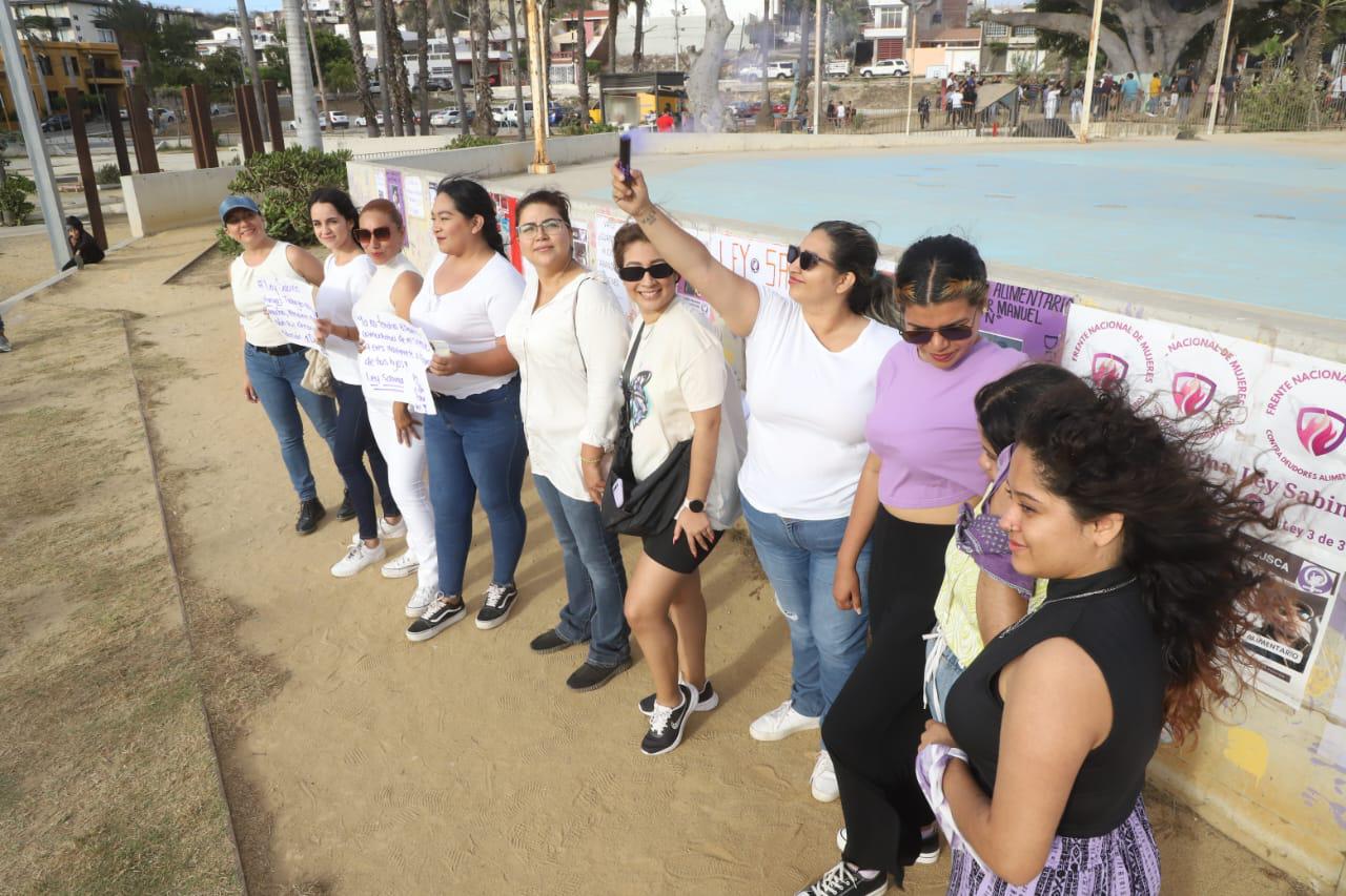 $!Exhiben a deudores alimentarios en ‘tendedero’ en Mazatlán