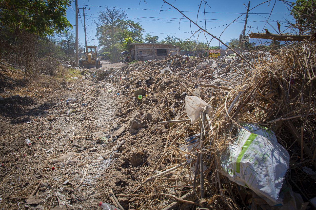 $!Ayuntamiento de Culiacán previene inundaciones en Colonia San Juan