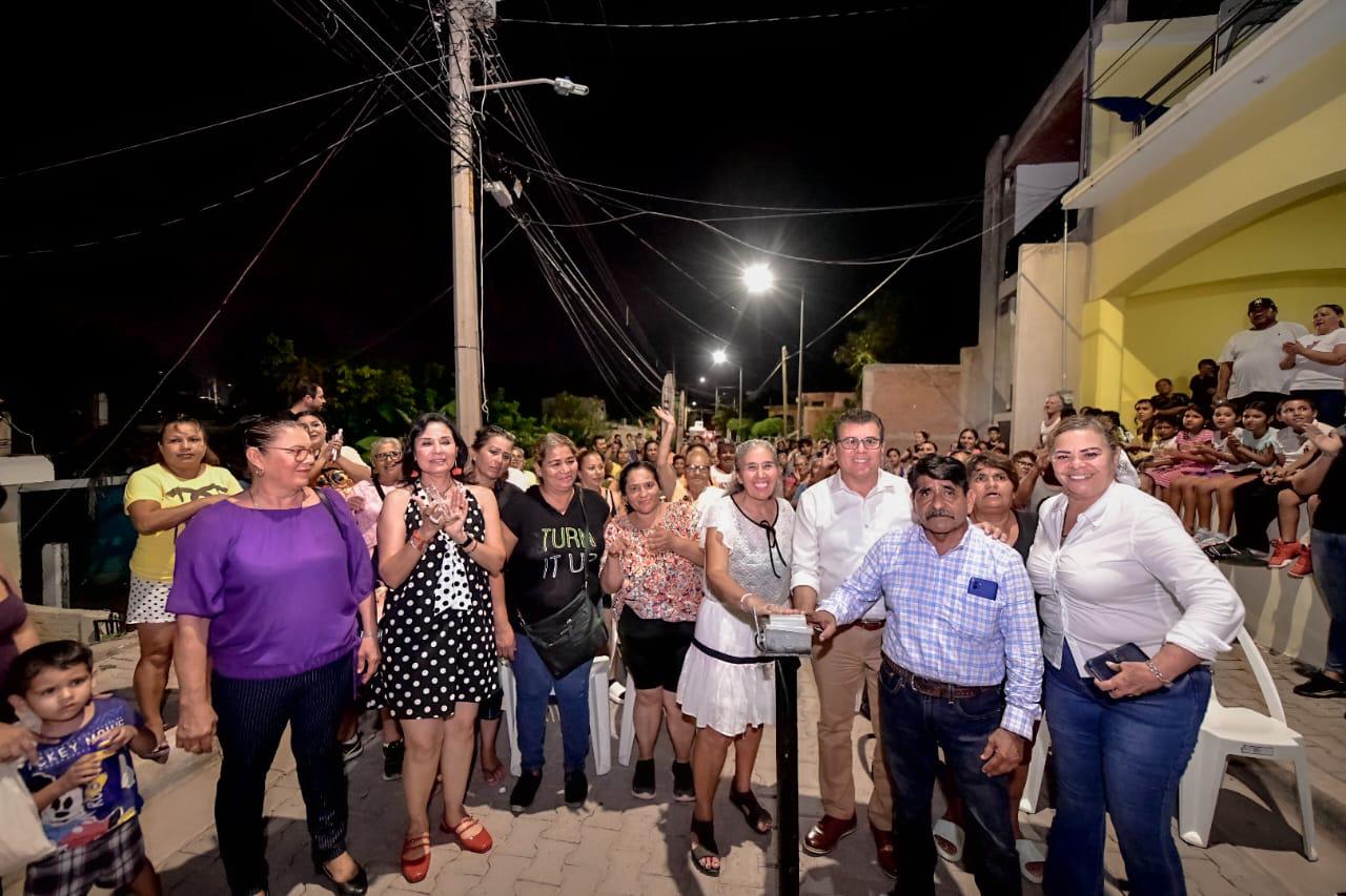 $!¡Llegó la luz! Nuevas lámparas LED iluminan la Isla de la Piedra