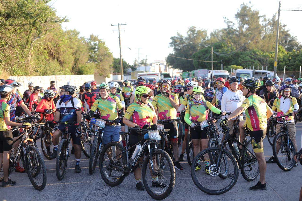 $!Gran Fondo de Ciclismo Mazatlán 2021 da banderazo de salida al reto con 350 pedalistas