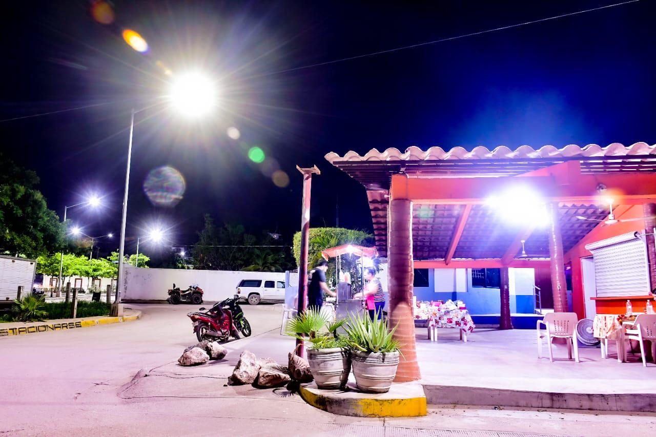 $!¡Llegó la luz! Nuevas lámparas LED iluminan la Isla de la Piedra