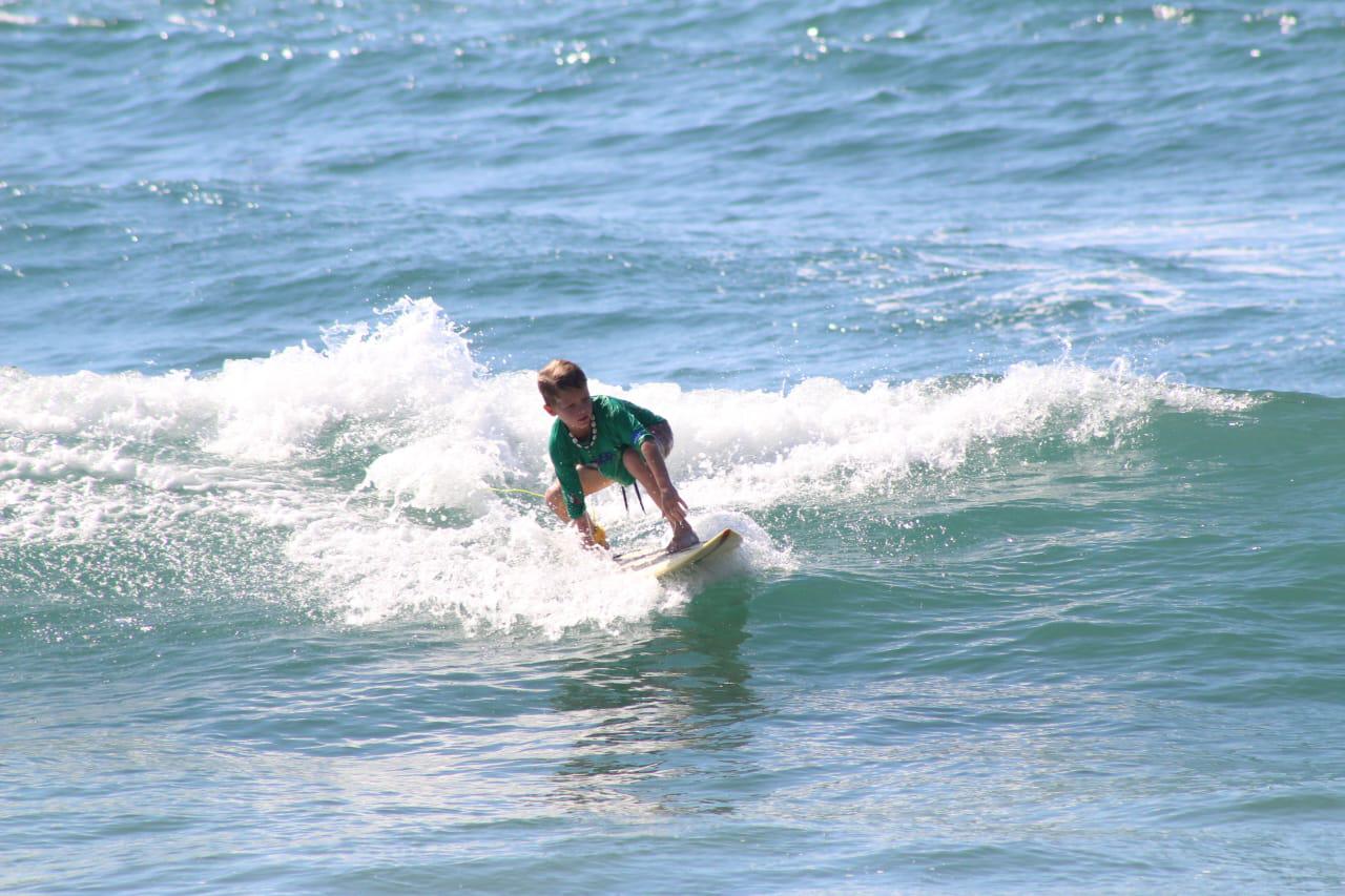 $!Triunfan pequeños reyes de las olas en el Clásico de Invierno