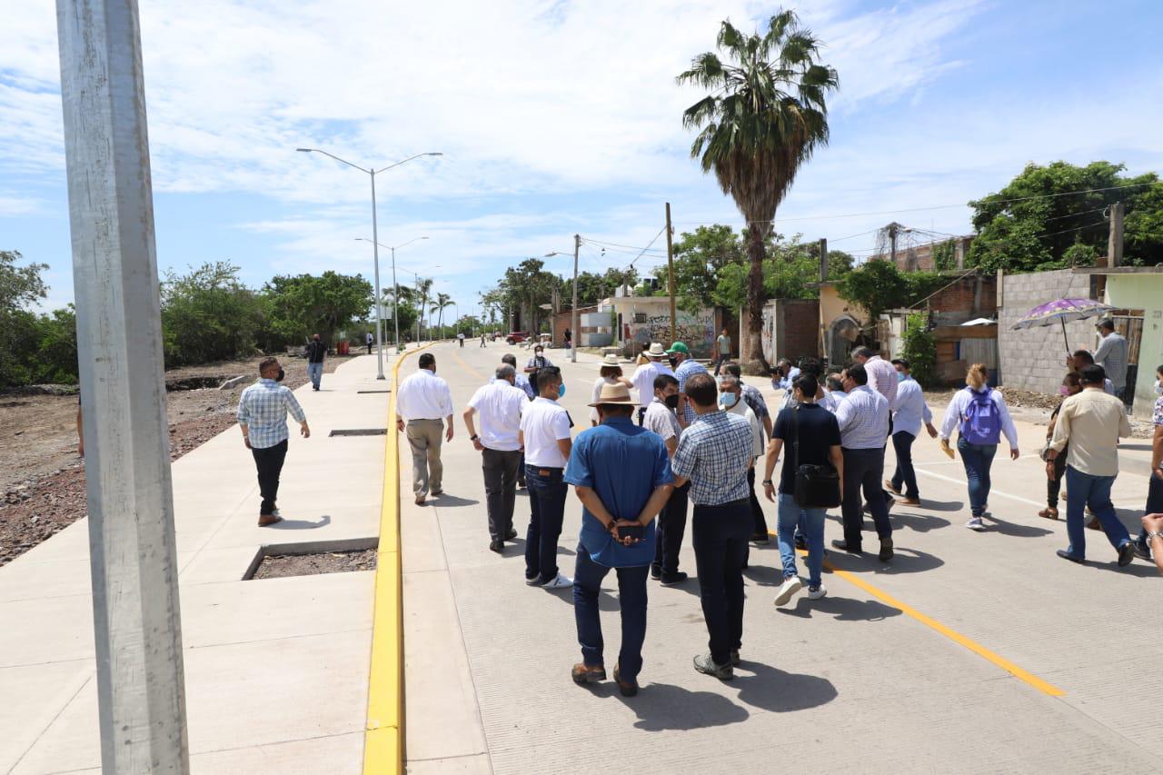 $!Inauguran otro malecón en Mazatlán, ahora a un costado del Estero del Infiernillo