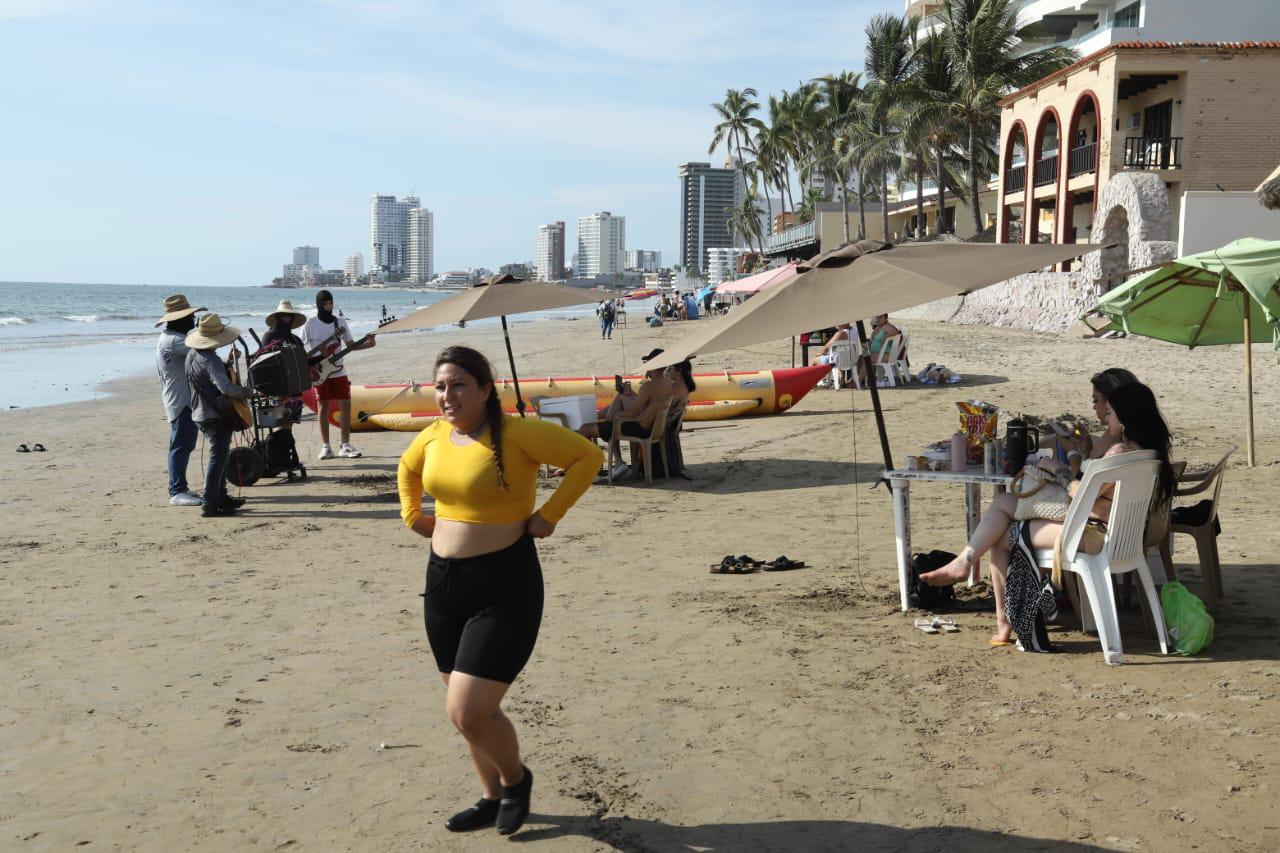 $!Regresan playas de Mazatlán a la normalidad tras periodo vacacional