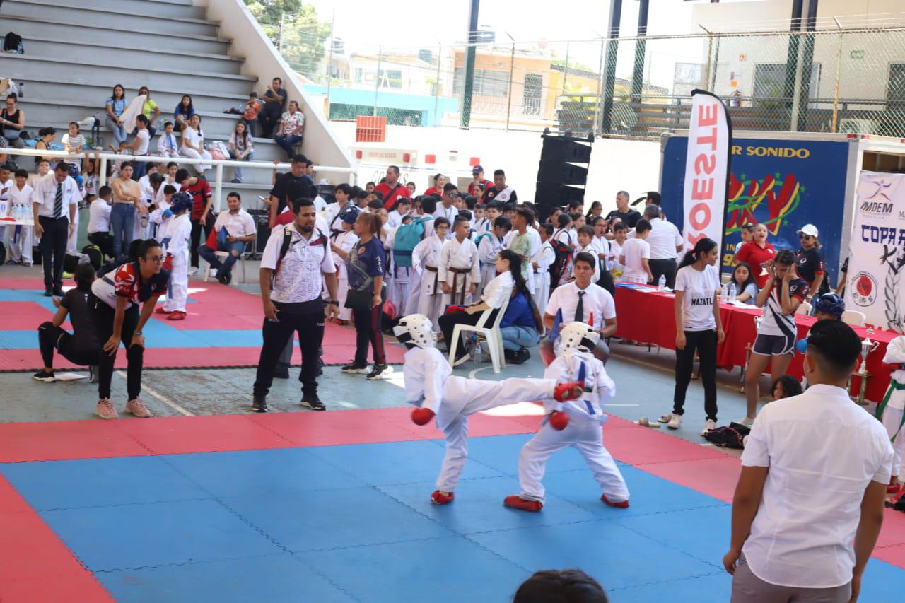 $!Lucen artemarcialistas infantiles en Copa de Karate Noroeste