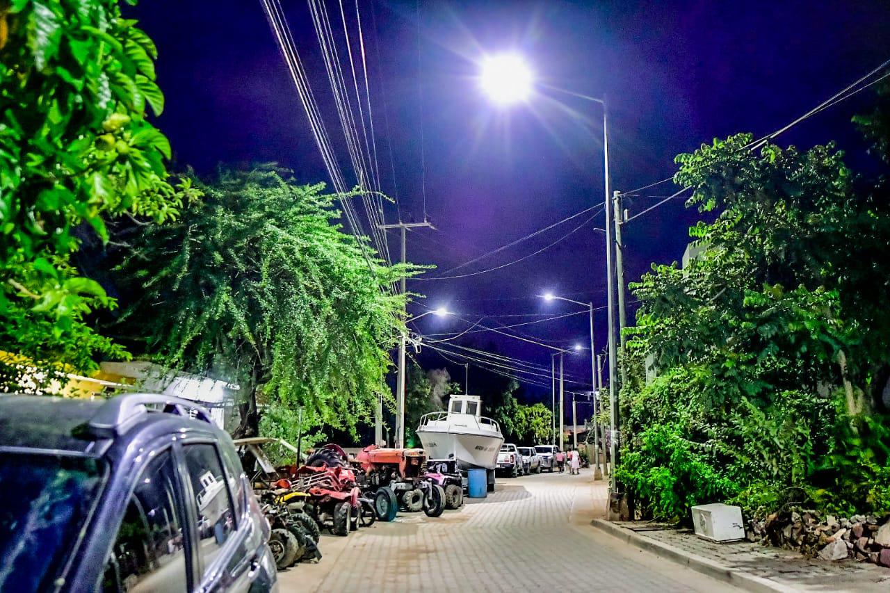 $!¡Llegó la luz! Nuevas lámparas LED iluminan la Isla de la Piedra