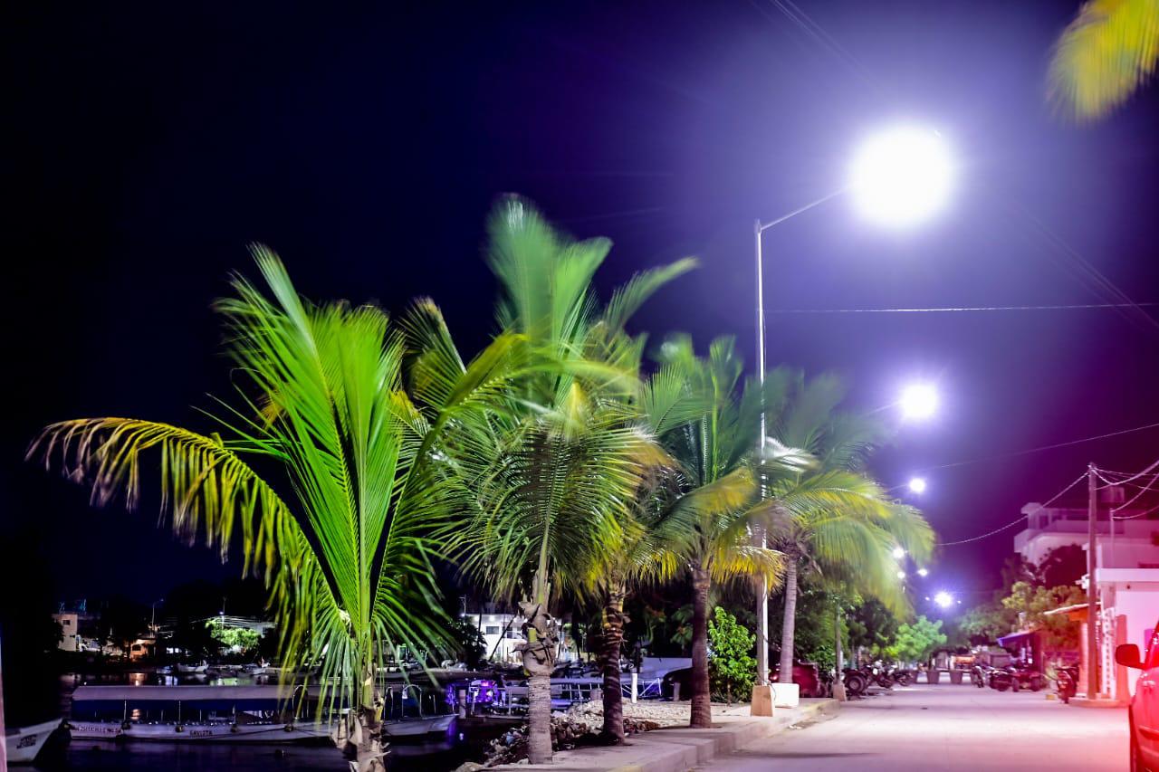 $!¡Llegó la luz! Nuevas lámparas LED iluminan la Isla de la Piedra