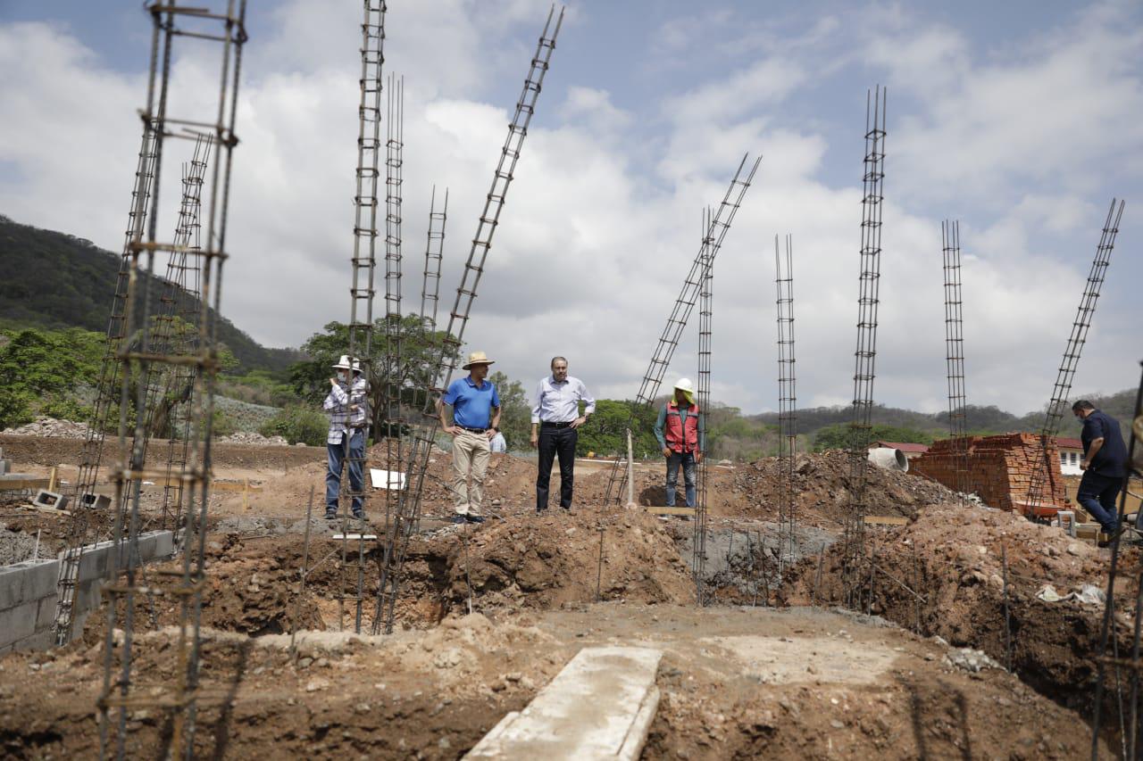 $!Nuevas viviendas para pobladores de presa Santa María van con buen avance: Quirino