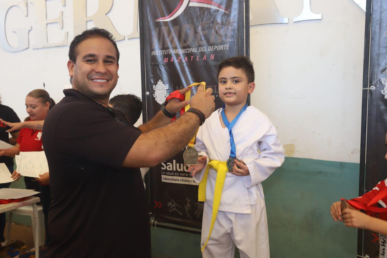 $!Lucen artemarcialistas infantiles en Copa de Karate Noroeste