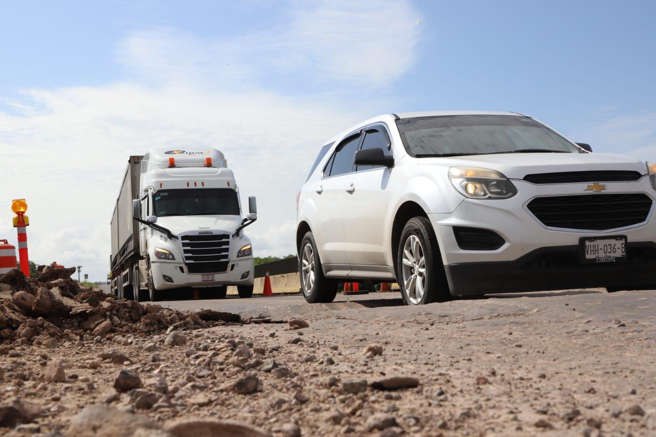 $!La autopista Mazatlán-Culiacán, tras las lluvias, está llena de baches