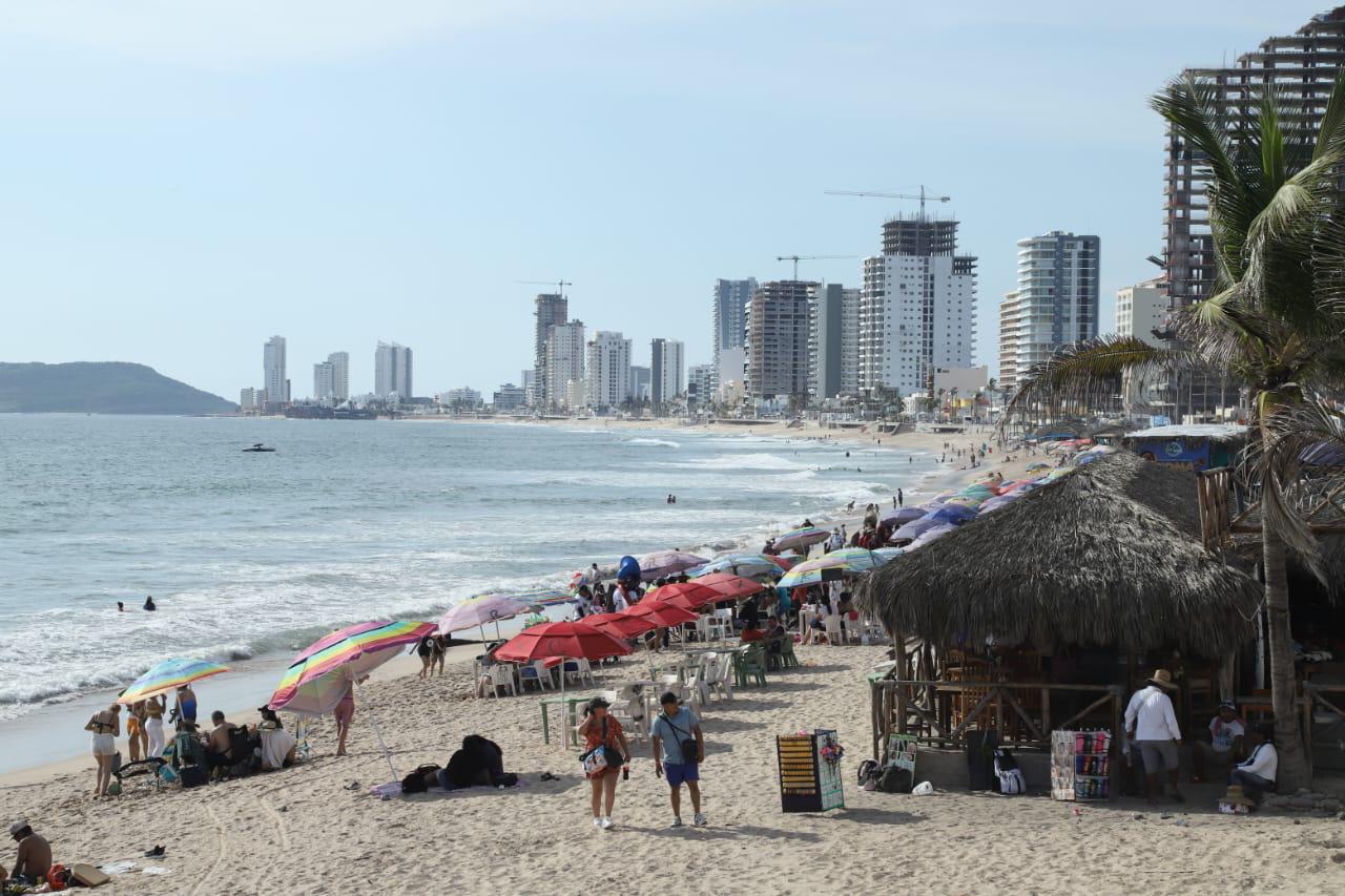 $!Regresan playas de Mazatlán a la normalidad tras periodo vacacional