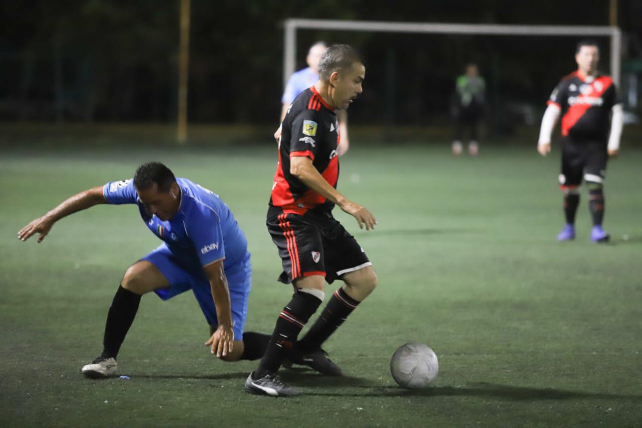 $!Hermanos y Amigos acecha la cima de Liga Golden Máster