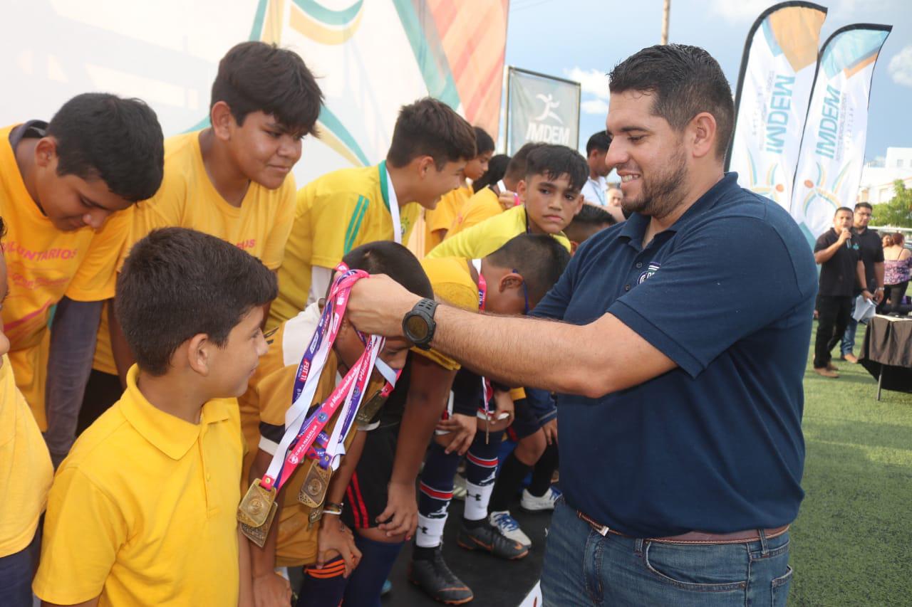 $!Premian a lo mejor de la Liga Infantil Intercolonial de Futbol (FOTOS)