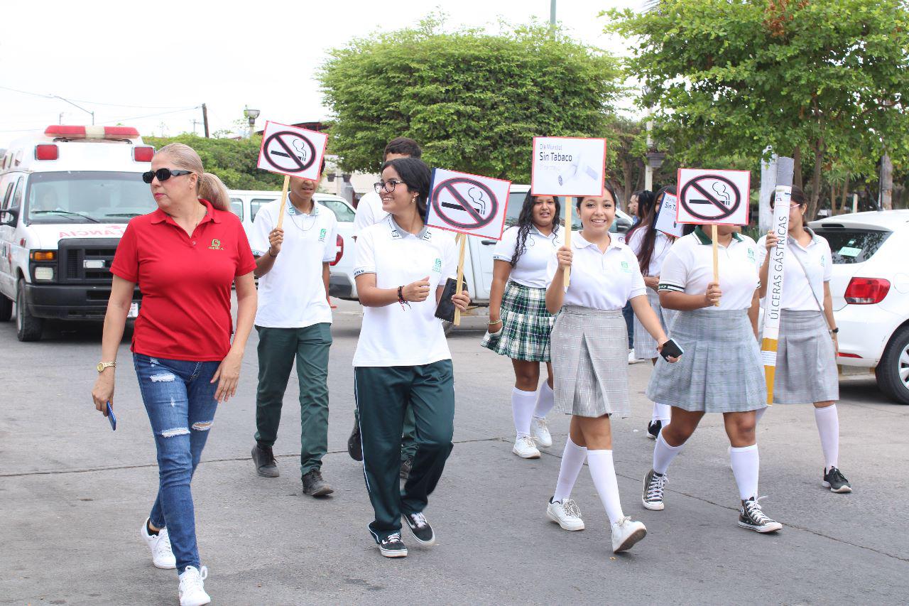 $!Marchan en Escuinapa para concientizar sobre los efectos del tabaco