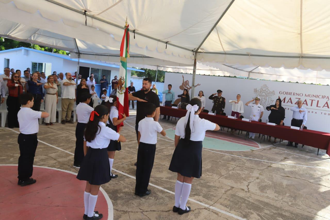 $!Celebra Estrella Palacios primer Lunes Cívico en primaria de la comunidad de Escamillas