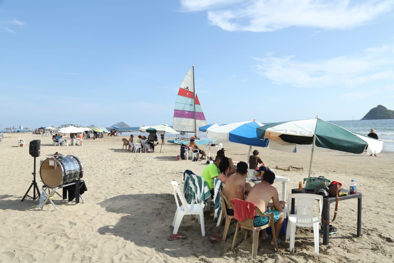 $!Regresan playas de Mazatlán a la normalidad tras periodo vacacional