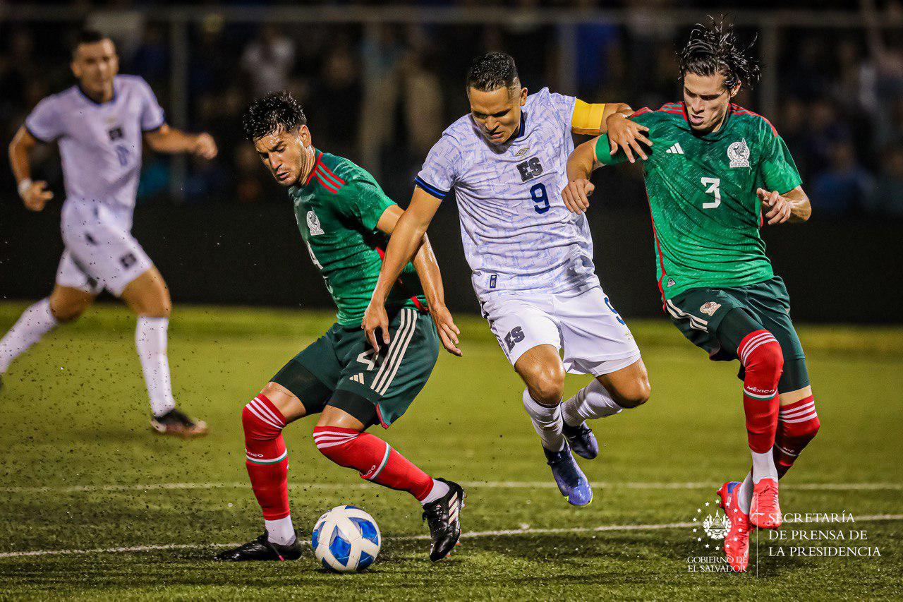 $!Golazo de Jordan Carrillo da empate al Tri ante El Salvador y avanza a semifinales