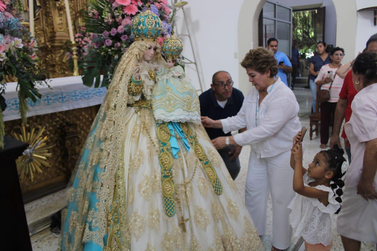 $!Familia cumple promesa y convierte en ofrenda de gratitud a la Virgen del Rosario