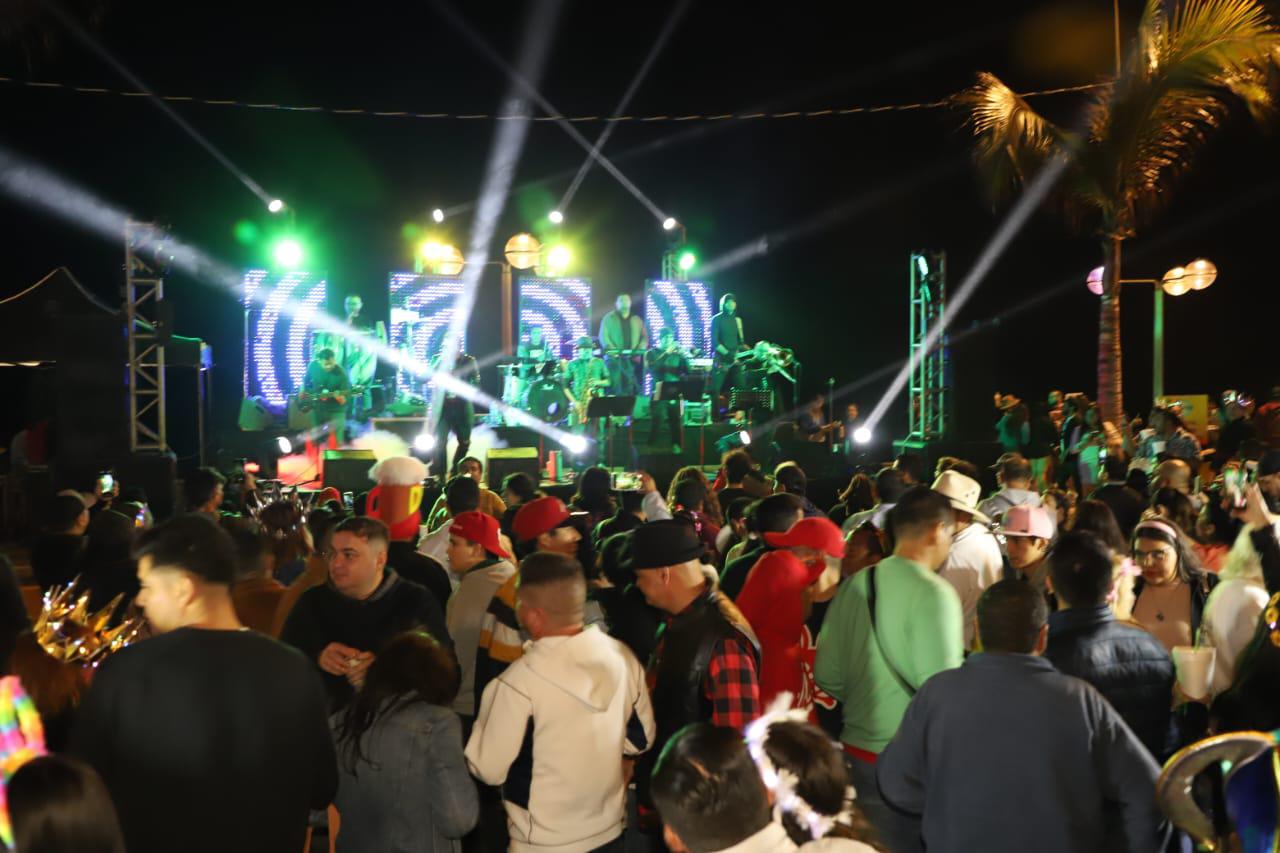 $!Comienza la fiesta en el Paseo Olas Altas en el segundo día del Carnaval