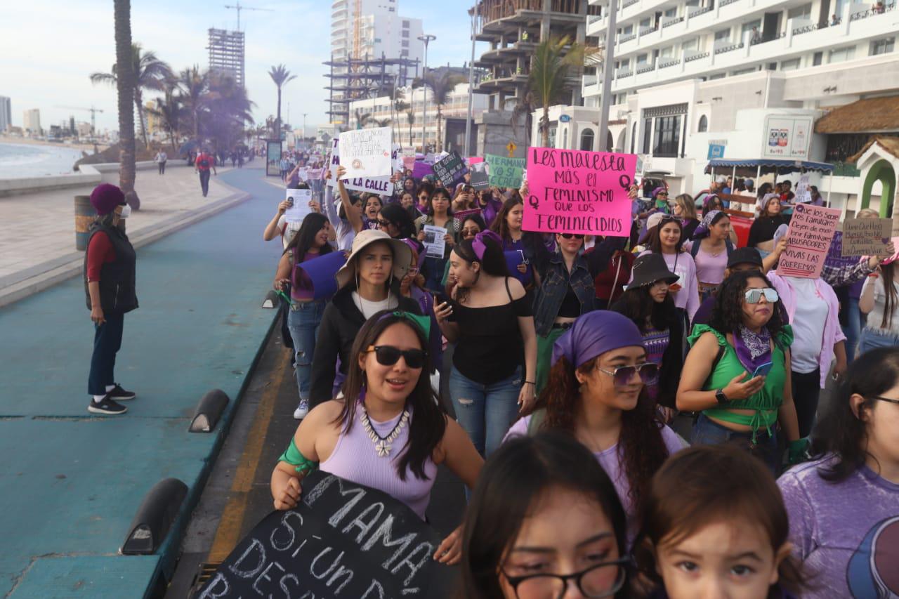 $!En la marcha 8M recuerdan con pase de lista y minuto de ruido a las que ya no pueden alzar la voz