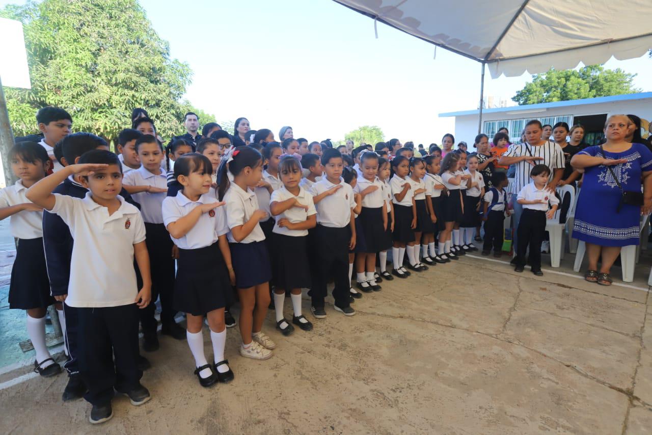 $!Celebra Estrella Palacios primer Lunes Cívico en primaria de la comunidad de Escamillas