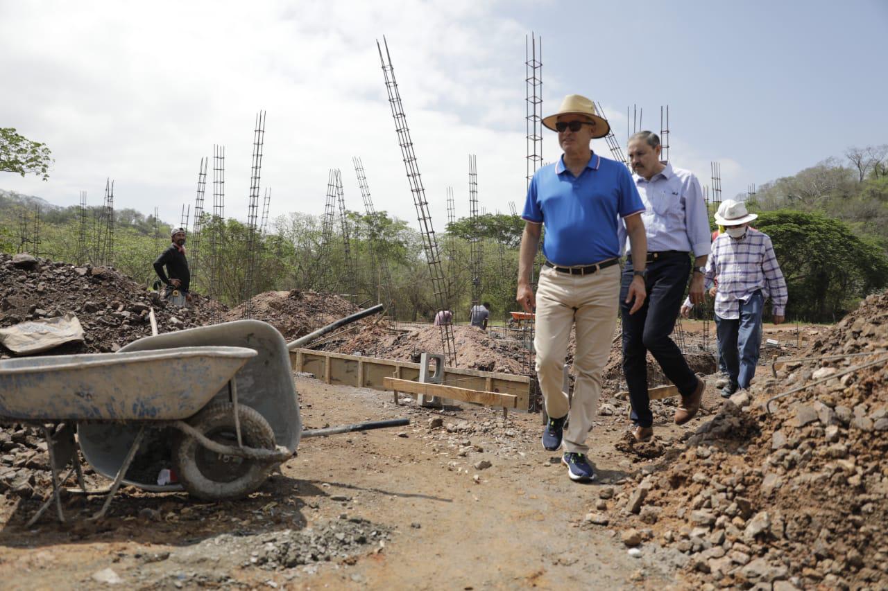 $!Nuevas viviendas para pobladores de presa Santa María van con buen avance: Quirino