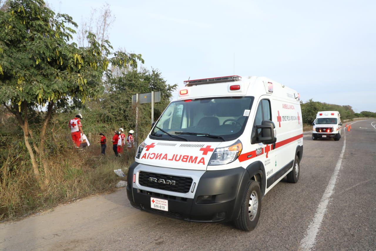 $!Embancan camioneta y la dejan abandonada en Mazatlán