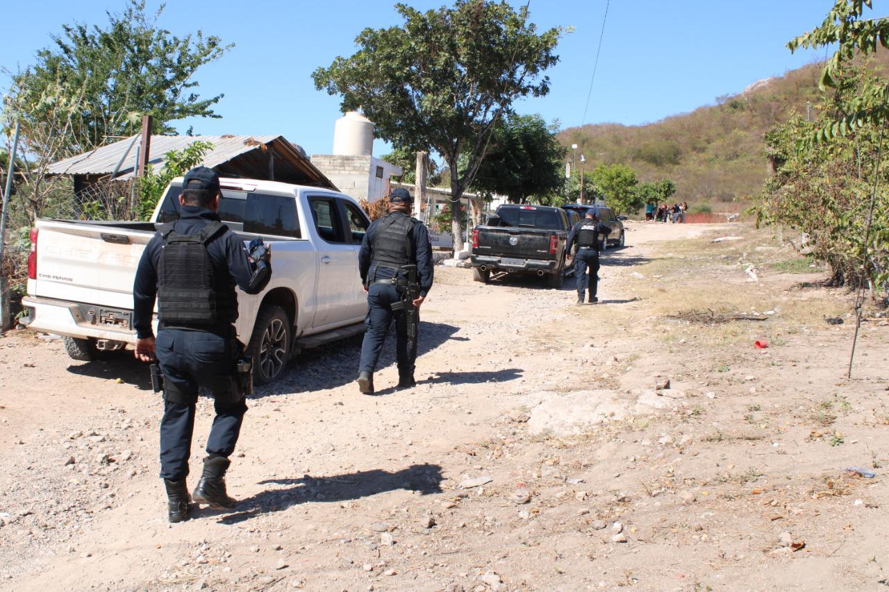 $!Remueven vehículos quemados en carreteras de Escuinapa