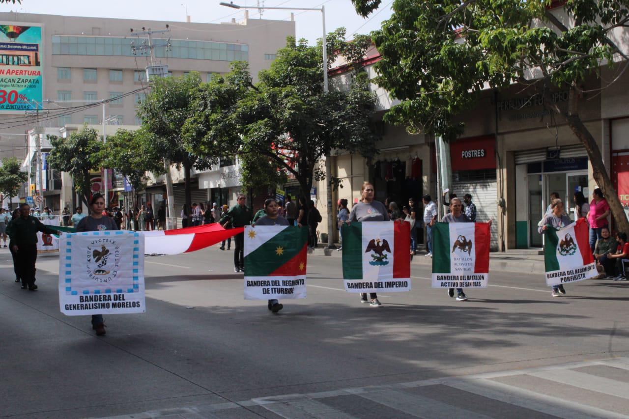 $!Celebran en Culiacán 29 años del Desfile de Banderas Históricas en Culiacán