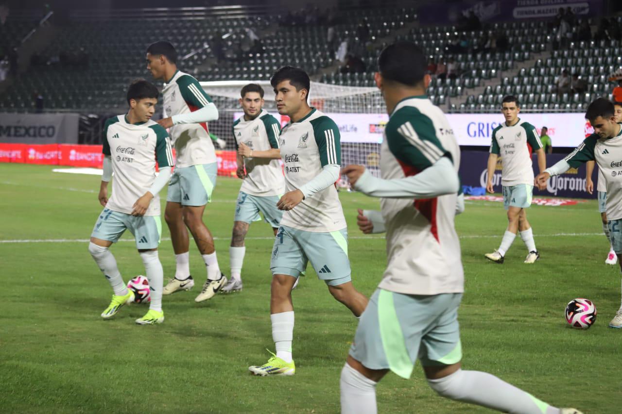 $!Disfruta afición el México contra Argentina Sub 23 en el Estadio El Encanto