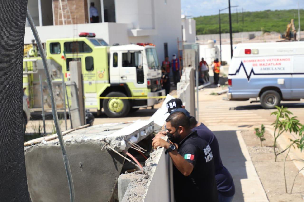 $!Losa de concreto cae sobre obrero y muere en Hacienda del Seminario, en Mazatlán