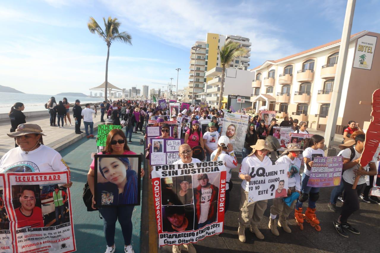 $!En la marcha 8M recuerdan con pase de lista y minuto de ruido a las que ya no pueden alzar la voz