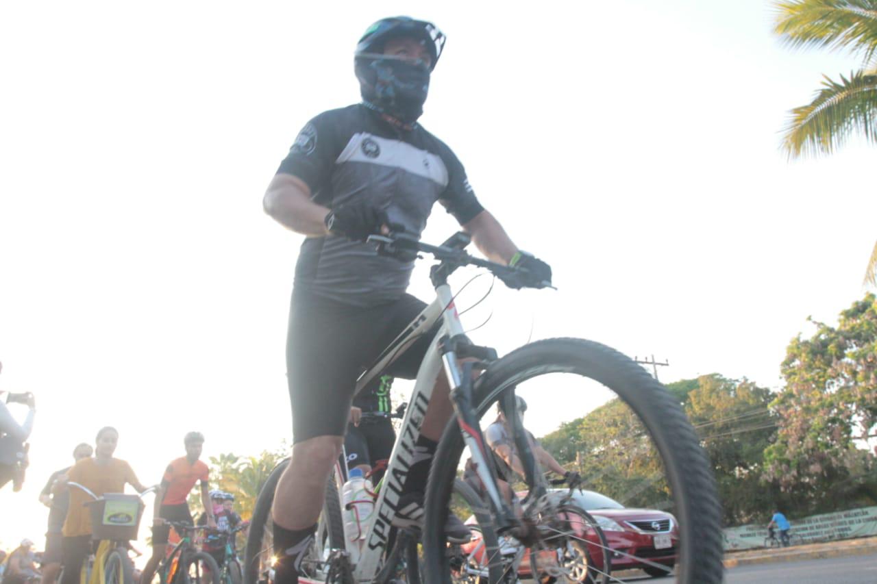 $!Decenas de ciclistas conmemoran Día Mundial de la Bicicleta en Mazatlán