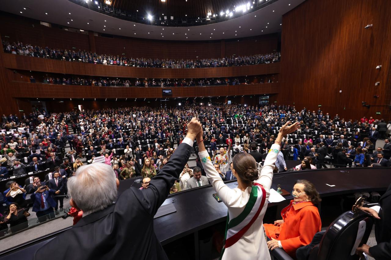 $!En su primer discurso como Presidenta de México, Sheinbaum se desvive en elogios hacia AMLO