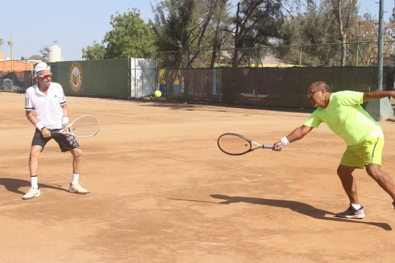 $!Gavica y Chicuate se imponen en segunda jornada de Torneo de Tenis 60 Años y Más del Muralla