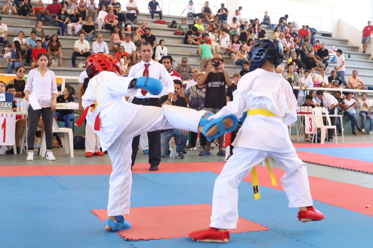 $!Lucen artemarcialistas infantiles en Copa de Karate Noroeste