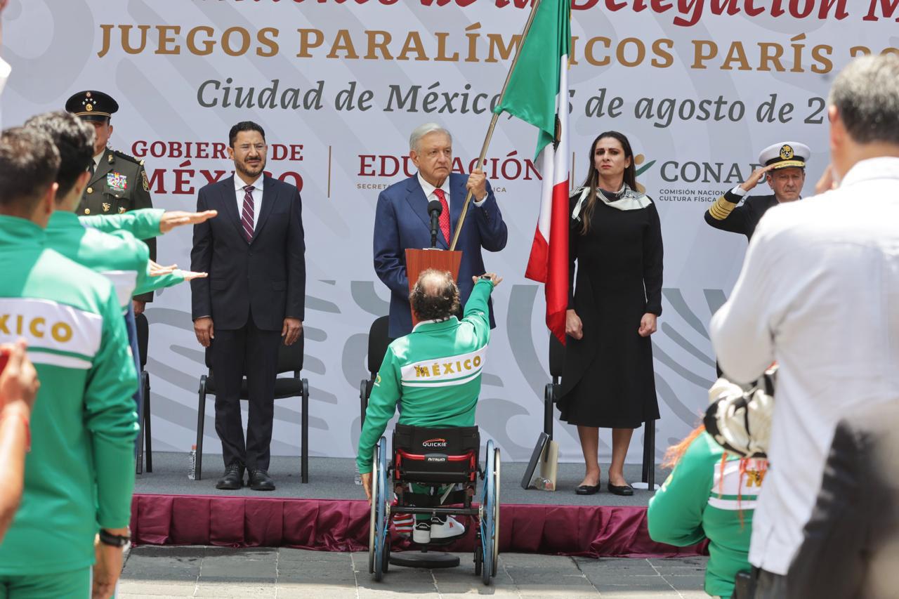 $!¡Con presencia sinaloense! Abandera AMLO a delegación mexicana para los Paralímpicos París 2024