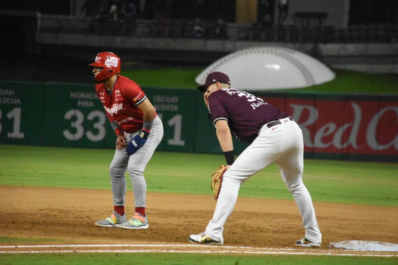 $!Tomateros de Culiacán pone 2-0 el Clásico Sinaloense en el primer playoff