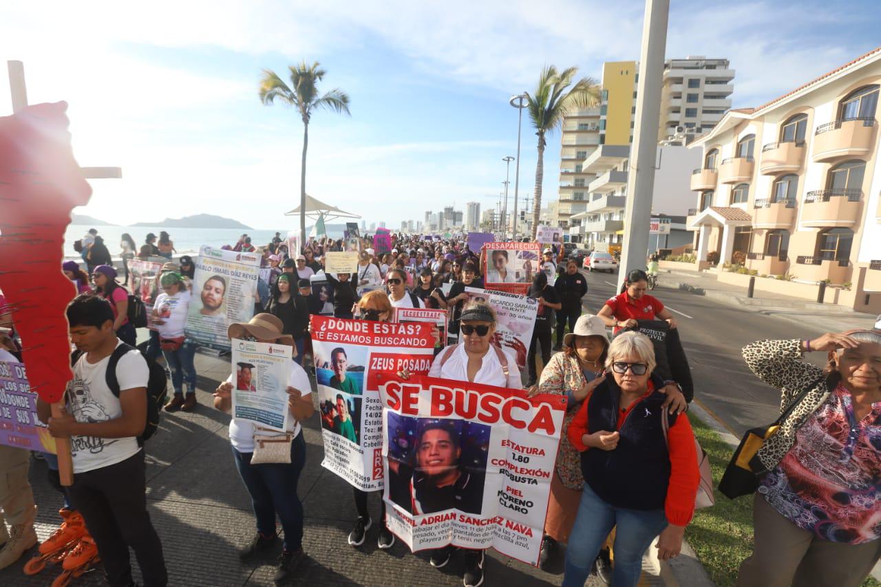 $!En la marcha 8M recuerdan con pase de lista y minuto de ruido a las que ya no pueden alzar la voz