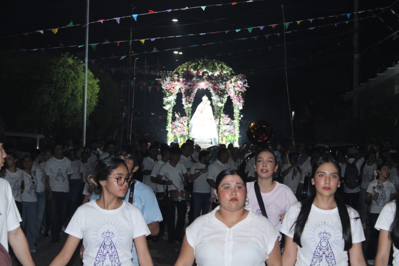 $!Se visten de blanco en la romería de Nuestra Señora del Rosario para pedir por la paz en Sinaloa